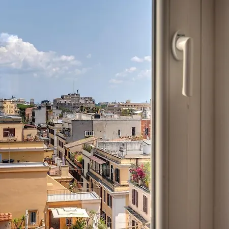 Borgo Vittorio 2 Bdr Vatican Apartment