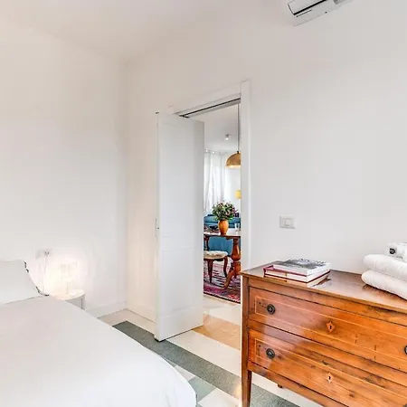 Borgo Vittorio 2 Bdr Vatican Apartment